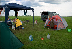 Наша старая палатка - четырехместная, дешевая